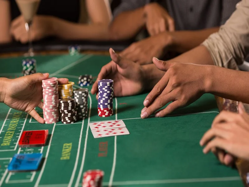 Chemin De Fer - Baccarat Thưởng Lớn Của Giới Quý Tộc Pháp 2 Luật chơi và cách tính điểm cược trong Chemin de Fer